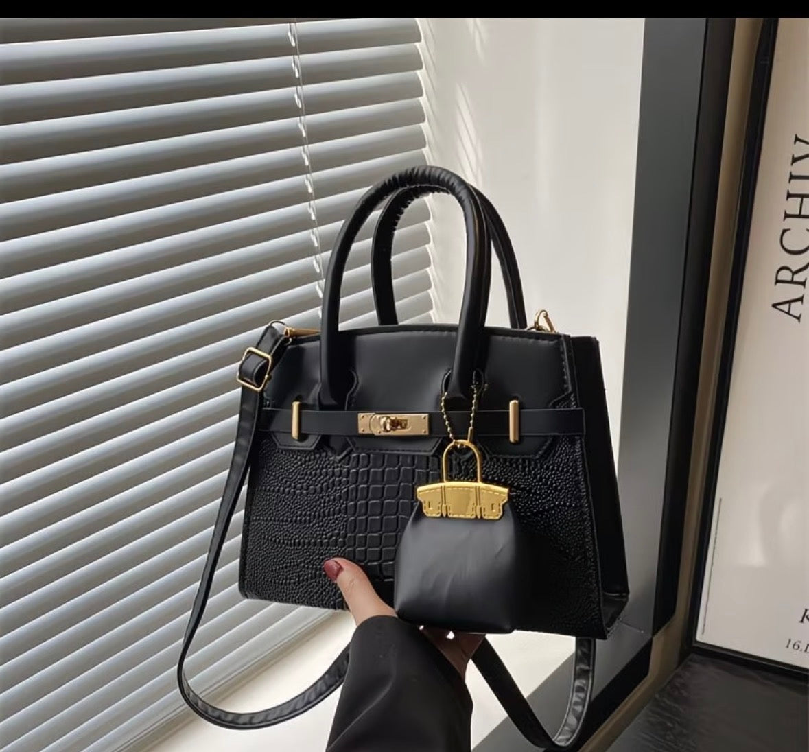 Crocodile-Patterned Color-Block Patchwork Bag