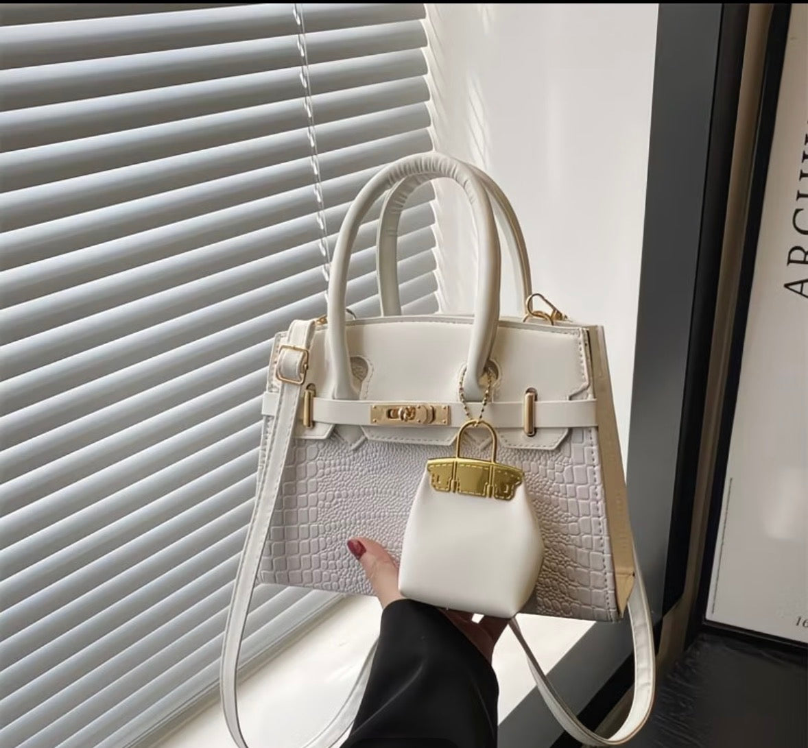 Crocodile-Patterned Color-Block Patchwork Bag